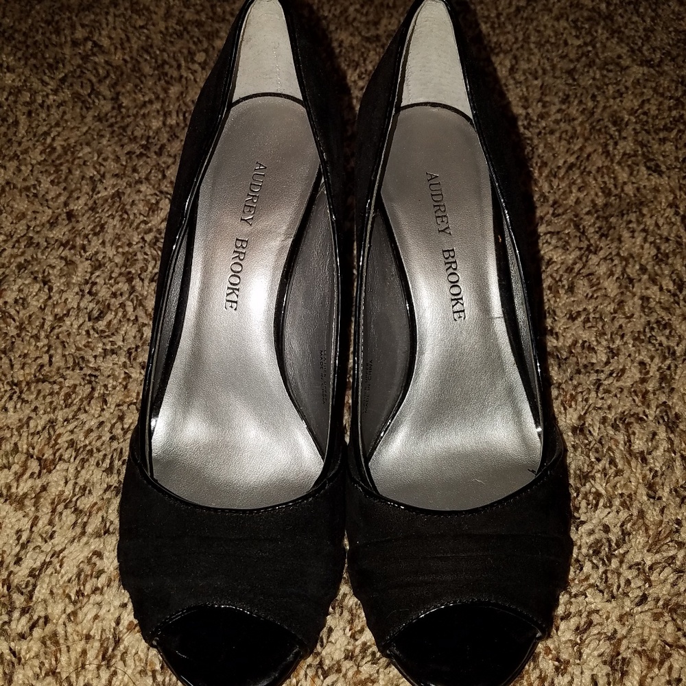 Black peep toe pumps Size 6